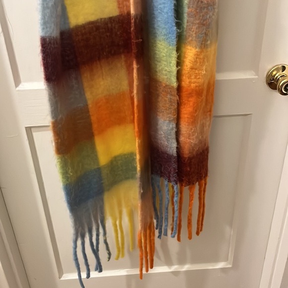 Chunky Checkered Colorful scarf - Picture 3 of 5
